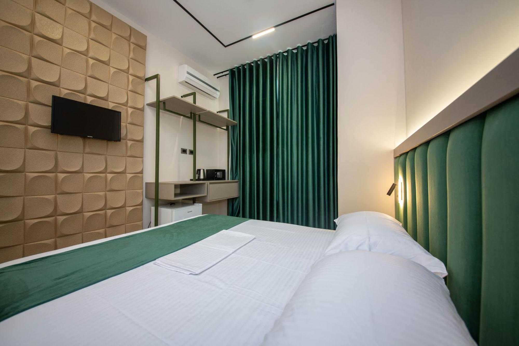 Royal 4* Radhimë