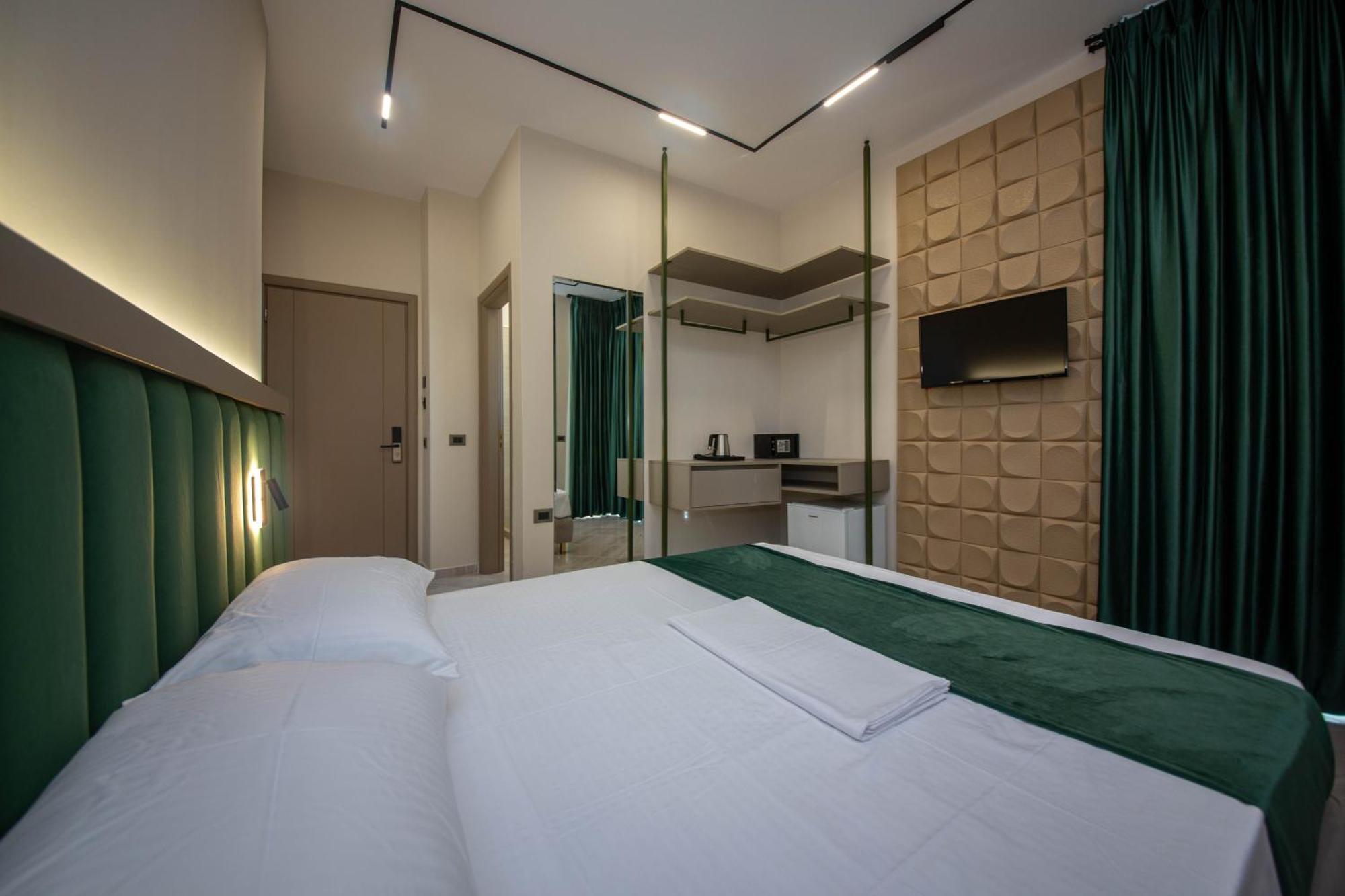 Royal Hotel Radhimë