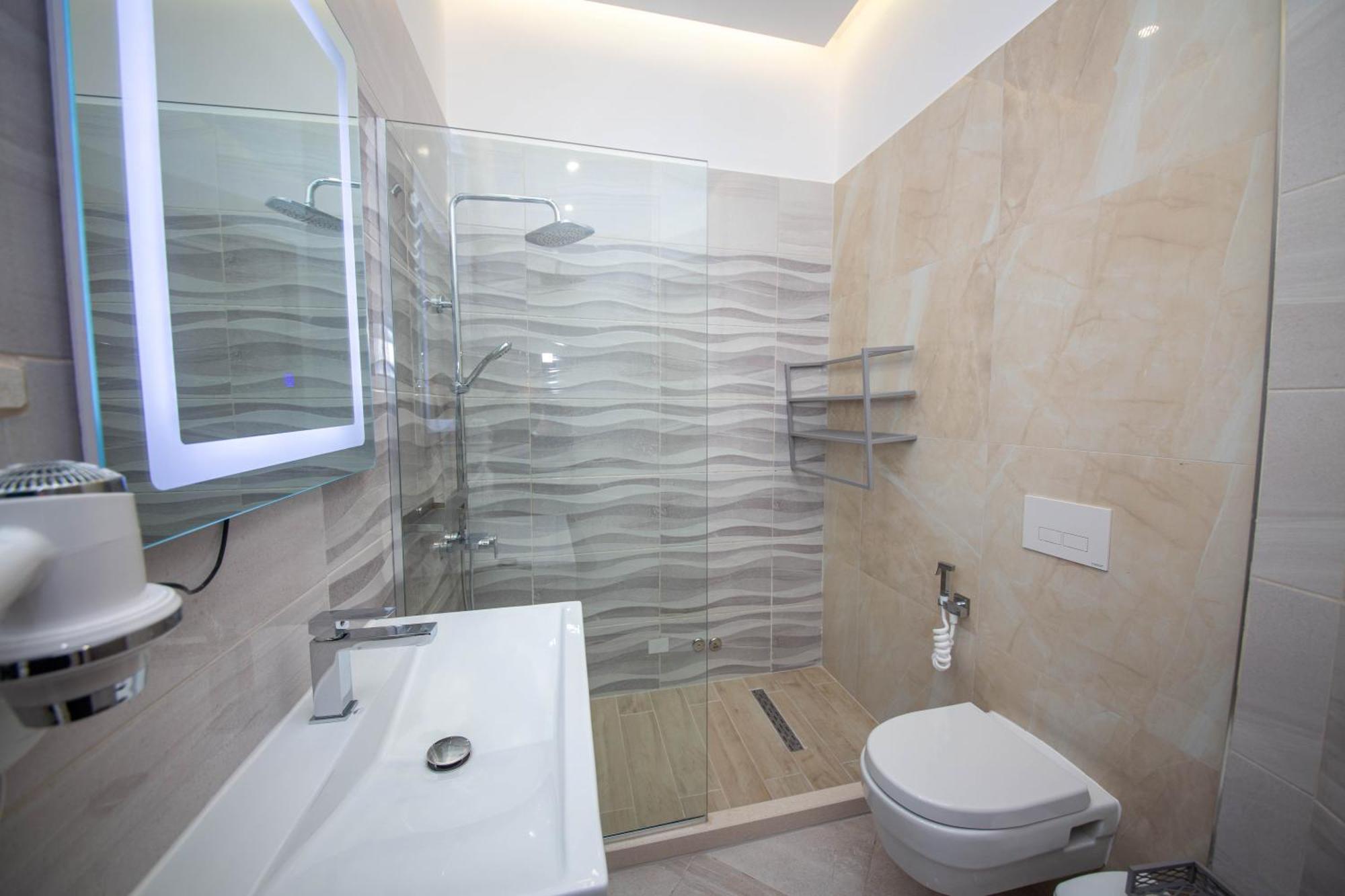 Royal 4* Radhimë